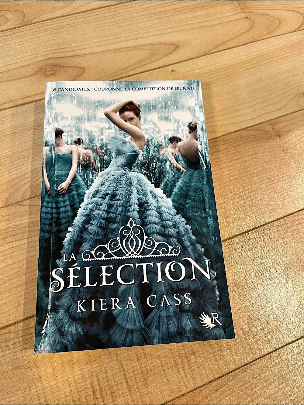 La Sélection by Kiera Cass Young Adult Novel in French